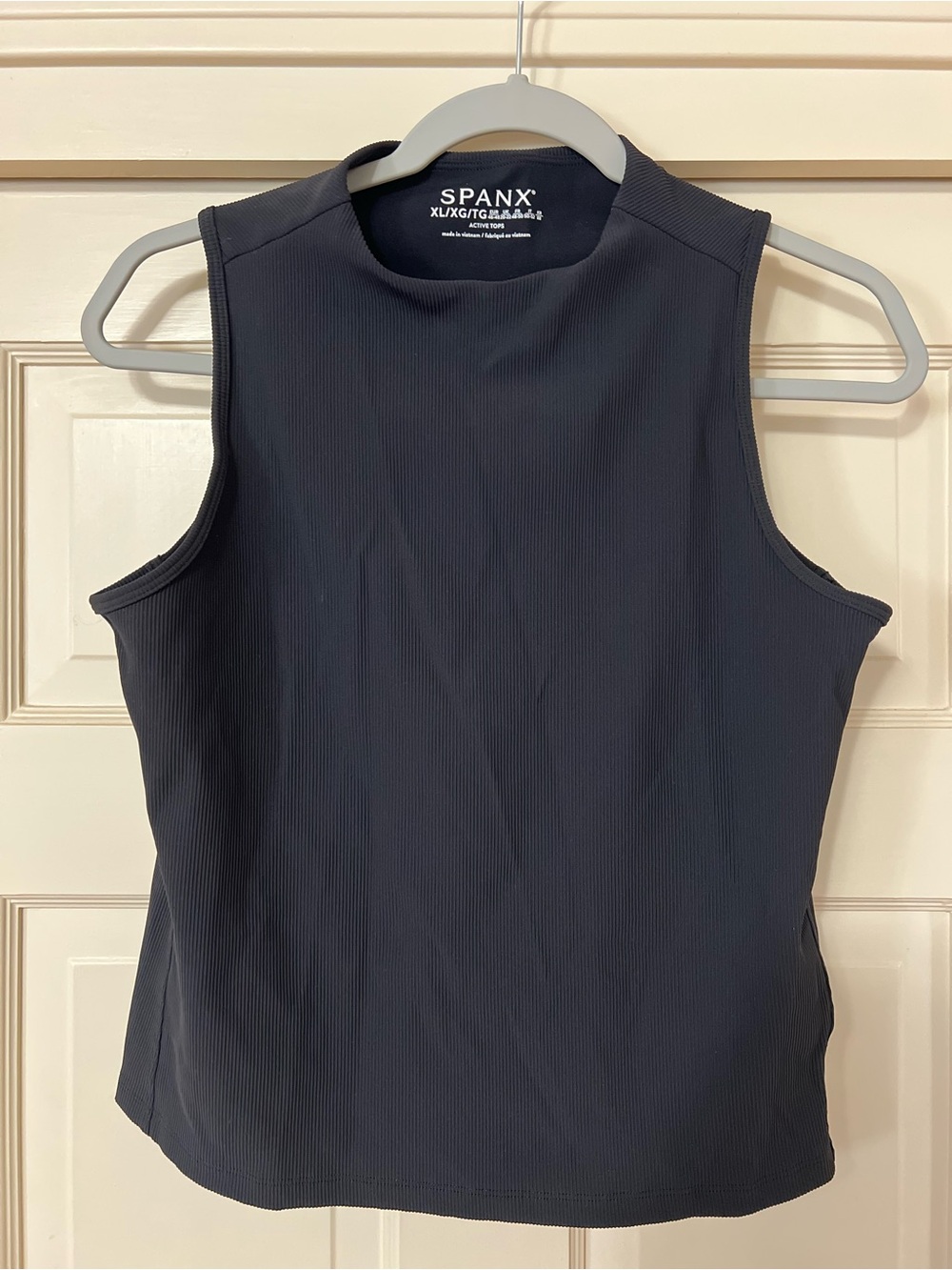 New SPANX Black Ribbed High-Neck Sleeveless Tank - XL